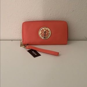 Clutch wallet